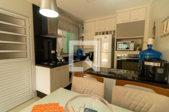 Cozinha de casa de condomínio para alugar com 2 quartos, 79m² em Vila Ré, São Paulo