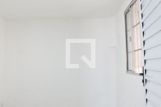Quarto 2 de casa para alugar com 2 quartos, 60m² em Parque Peruche, São Paulo