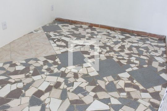 Quarto 2 de casa para alugar com 2 quartos, 60m² em Parque Peruche, São Paulo