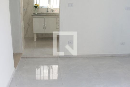 Sala de casa para alugar com 2 quartos, 60m² em Parque Peruche, São Paulo