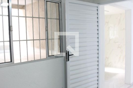 Quarto 2 de casa para alugar com 2 quartos, 60m² em Parque Peruche, São Paulo