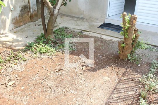 Quintal de casa para alugar com 2 quartos, 60m² em Parque Peruche, São Paulo