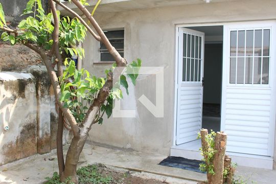 Fachada de casa para alugar com 2 quartos, 60m² em Parque Peruche, São Paulo