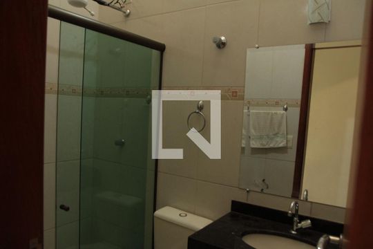 banheiro de casa para alugar com 2 quartos, 120m² em Copacabana, Belo Horizonte