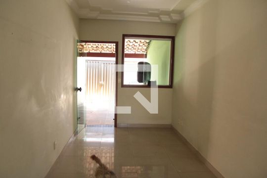 sala de casa para alugar com 2 quartos, 120m² em Copacabana, Belo Horizonte