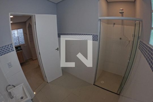Banheiro de casa de condomínio para alugar com 1 quarto, 38m² em Perdizes, São Paulo