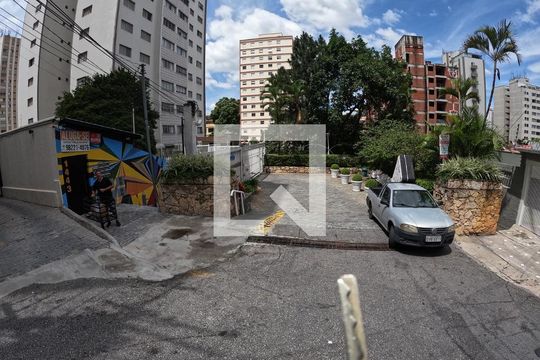 VISTA DA RUA de casa de condomínio para alugar com 1 quarto, 40m² em Perdizes, São Paulo