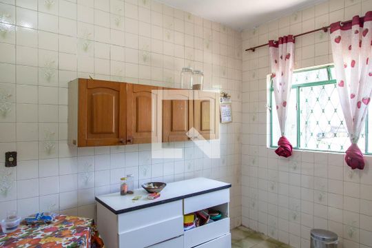 Cozinha de casa à venda com 3 quartos, 180m² em Santa Monica, Belo Horizonte