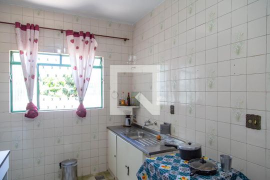 Cozinha de casa à venda com 3 quartos, 180m² em Santa Monica, Belo Horizonte