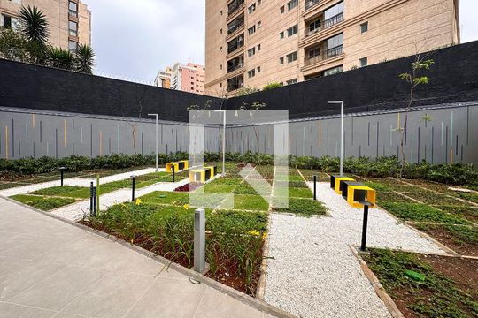 Entrada de kitnet/studio para alugar com 0 quarto, 25m² em Brooklin Paulista, São Paulo