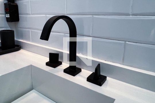 Banheiro de kitnet/studio à venda com 1 quarto, 40m² em Itaim Bibi, São Paulo