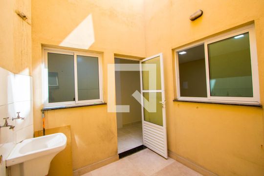Área de serviço de apartamento para alugar com 2 quartos, 57m² em Jardim do Estádio, Santo André