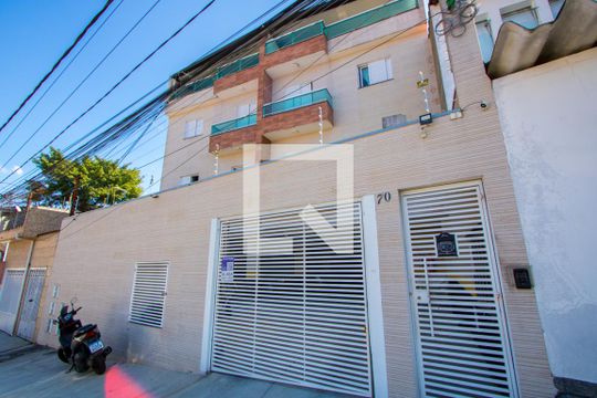 Fachada + Plaquinha  de apartamento para alugar com 2 quartos, 57m² em Jardim do Estádio, Santo André