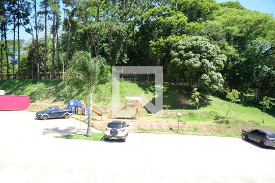 Quarto 1  de apartamento para alugar com 2 quartos, 39m² em Jardim Caiapia, Cotia
