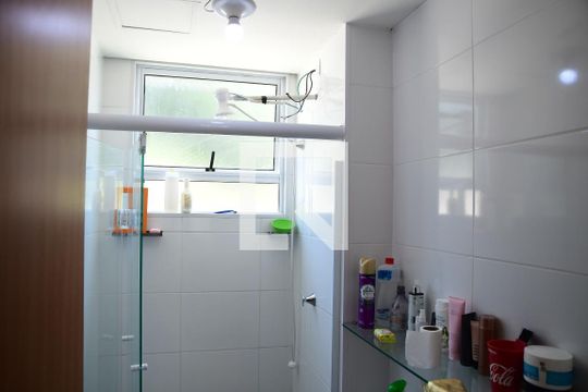 Banheiro de apartamento para alugar com 2 quartos, 39m² em Jardim Caiapia, Cotia