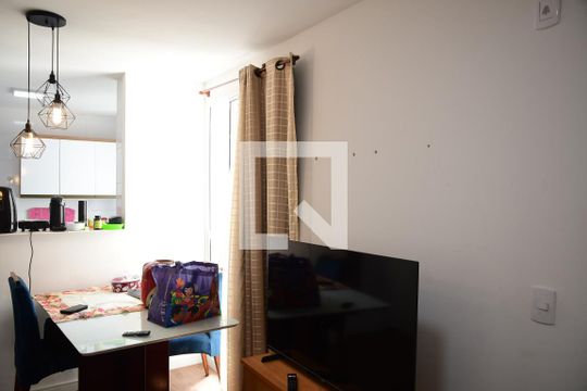 Sala de apartamento para alugar com 2 quartos, 39m² em Jardim Caiapia, Cotia