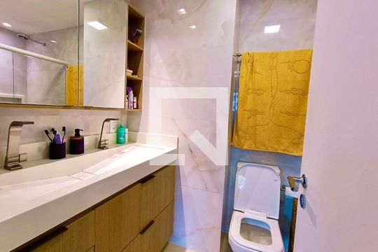 Suíte banheiro de apartamento à venda com 3 quartos, 105m² em Lagoa, Rio de Janeiro