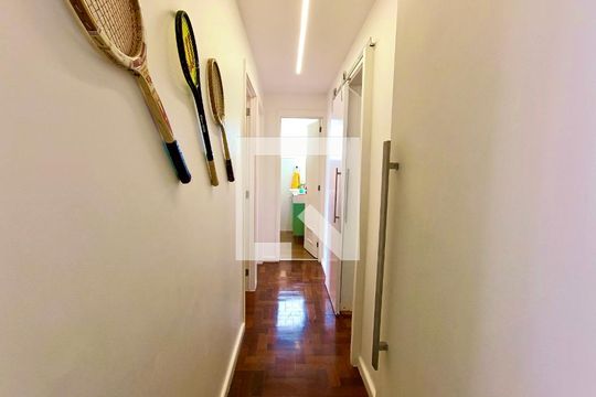Corredor de apartamento à venda com 3 quartos, 105m² em Lagoa, Rio de Janeiro