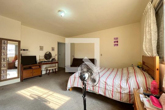 Suite de casa à venda com 4 quartos, 177m² em Jardim Lourdes, São Paulo