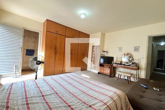 Suite de casa à venda com 4 quartos, 177m² em Jardim Lourdes, São Paulo