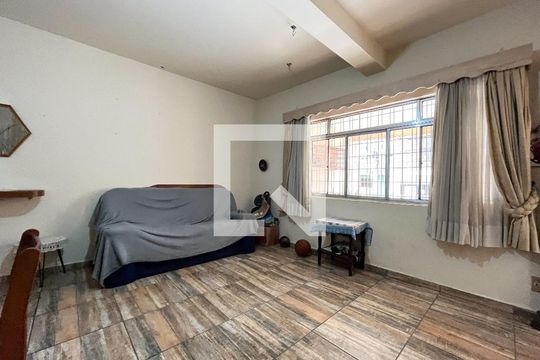 Sala de casa à venda com 4 quartos, 177m² em Jardim Lourdes, São Paulo