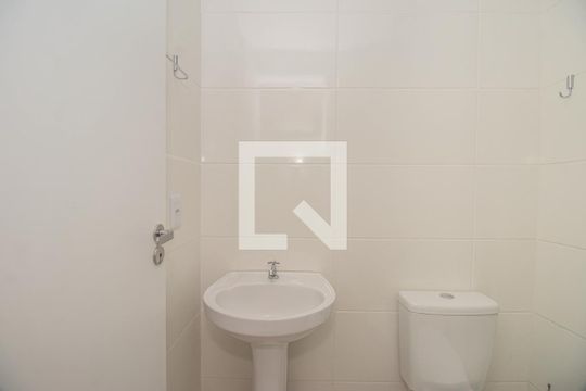 Banheiro de apartamento à venda com 2 quartos, 48m² em Morro Santana, Porto Alegre