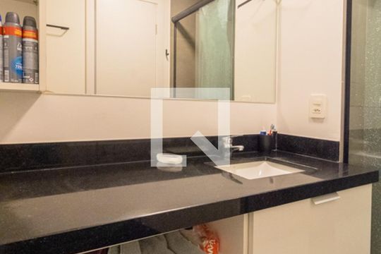 Banheiro de kitnet/studio à venda com 1 quarto, 37m² em Marechal Rondon, Canoas