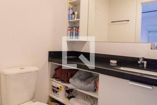 Banheiro de kitnet/studio à venda com 1 quarto, 37m² em Marechal Rondon, Canoas