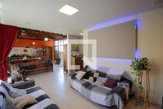 Casa à venda com 3 quartos, 477m² em São Cristóvão, Belo Horizonte