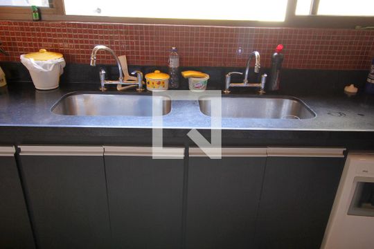 Cozinha de casa à venda com 3 quartos, 477m² em São Cristóvão, Belo Horizonte