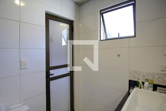 Banheiro da Suite 1 de casa à venda com 3 quartos, 477m² em São Cristóvão, Belo Horizonte