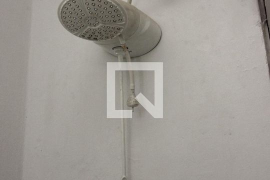 Banheiro de apartamento à venda com 1 quarto, 25m² em Centro Histórico, Porto Alegre