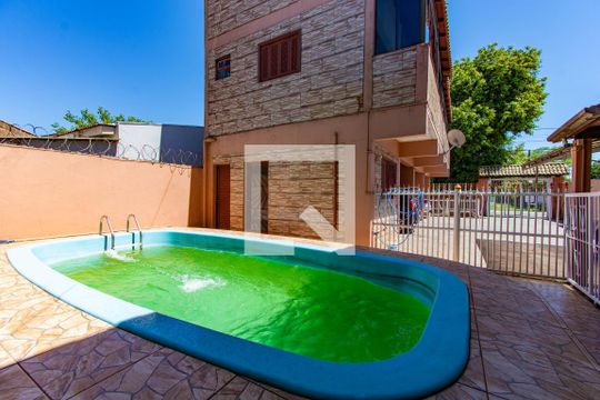 Piscina de casa à venda com 5 quartos, 250m² em Rio Branco, Canoas