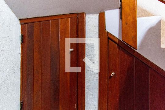 Detalhe de casa à venda com 5 quartos, 250m² em Rio Branco, Canoas