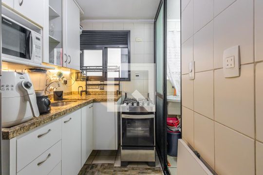 Cozinha de apartamento para alugar com 2 quartos, 63m² em Paraíso, São Paulo