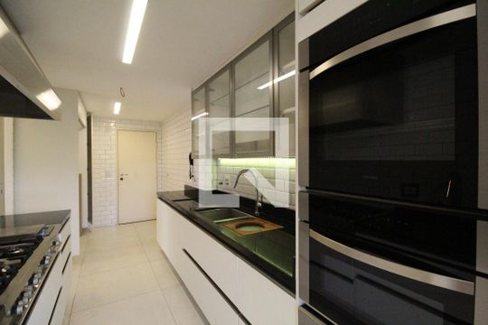 Cozinha de apartamento para alugar com 4 quartos, 150m² em Jacarepaguá, Rio de Janeiro