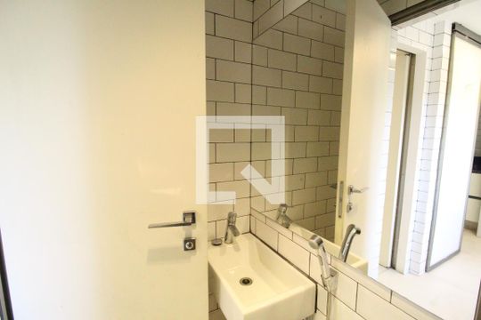 Área de serviço - Banheiro de apartamento para alugar com 4 quartos, 150m² em Jacarepaguá, Rio de Janeiro
