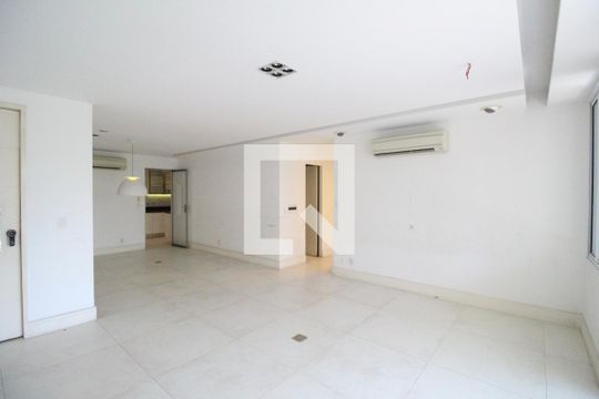 Sala de apartamento para alugar com 4 quartos, 150m² em Jacarepaguá, Rio de Janeiro