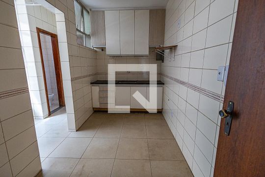 Cozinha de apartamento para alugar com 3 quartos, 82m² em Santa Rosa, Belo Horizonte