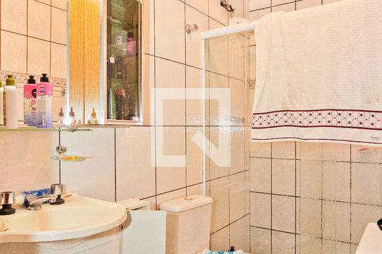 Banheiro de casa à venda com 2 quartos, 120m² em Vila Bandeirantes, São Paulo