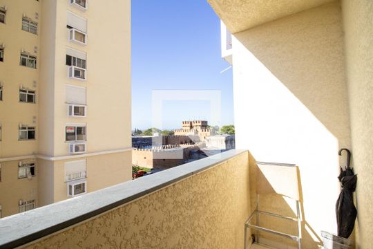 Varanda de apartamento à venda com 3 quartos, 70m² em Passo D’areia, Porto Alegre