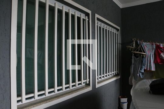 Garagem de casa à venda com 3 quartos, 120m² em Vila Fernandes, São Paulo