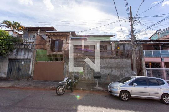 Fachada de casa à venda com 3 quartos, 230m² em Cenaculo, Belo Horizonte