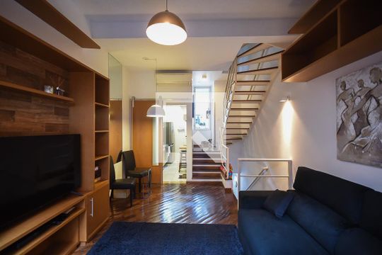 Sala de casa de condomínio à venda com 2 quartos, 130m² em Real Parque, São Paulo