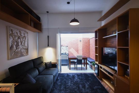 Sala de casa de condomínio à venda com 2 quartos, 130m² em Real Parque, São Paulo