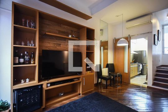 Sala de casa de condomínio à venda com 2 quartos, 130m² em Real Parque, São Paulo