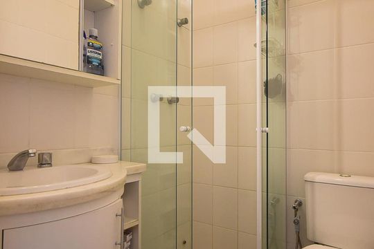  Banheiro Suíte 2 de casa de condomínio à venda com 2 quartos, 130m² em Real Parque, São Paulo