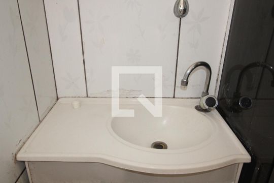 Banheiro de apartamento para alugar com 3 quartos, 52m² em Conjunto Habitacional Padre Jose de Anchieta, São Paulo