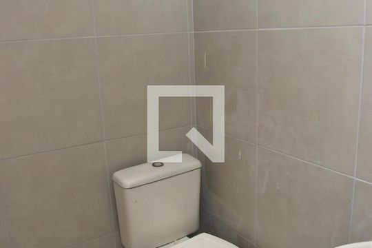 Banheiro de apartamento para alugar com 1 quarto, 28m² em Vila Santana, São Paulo