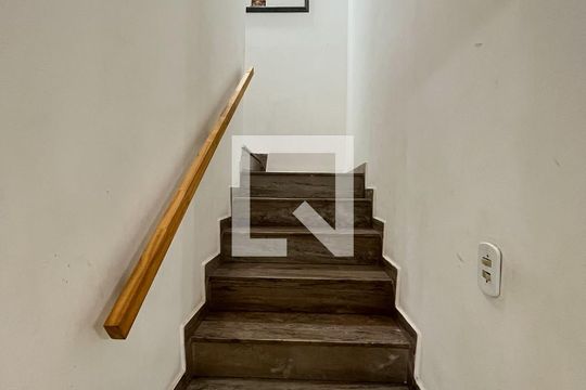 Escada de casa à venda com 4 quartos, 300m² em Vila da Saúde, São Paulo